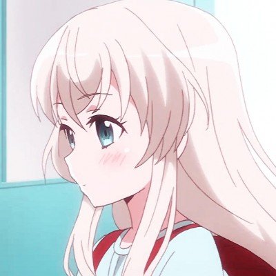 战士在暴雨中收旗步伐依旧铿锵
